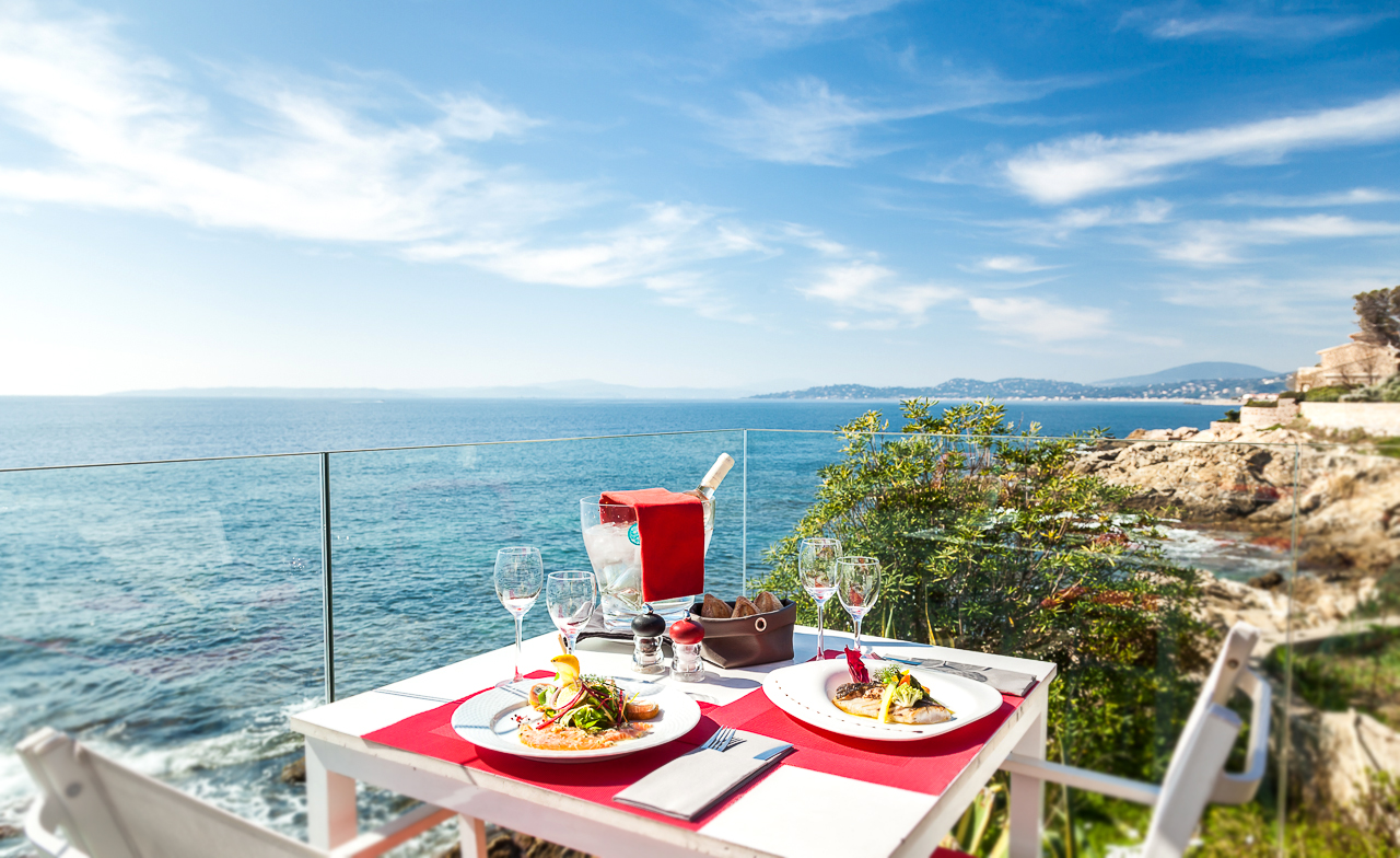 La Réserve Gayrard Restaurant Les Pieds Dans Leau Aux